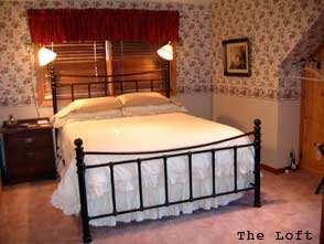 'The Loft' at Bed & Buggy Inn Bed and Breakfast, Log Home - Manhattan, Kansas